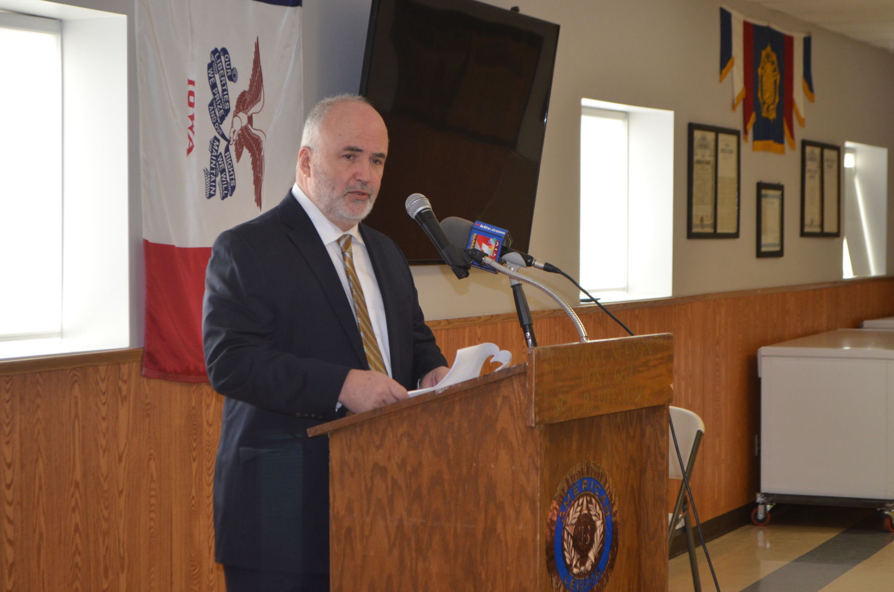 jim carlin at podium